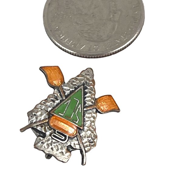 Vintage Arrowhead-Shaped Enamel Badge With Green & Orange Details - Picture 4 of 6